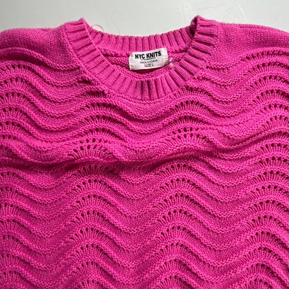 NYC Knit sweater in hot pink with flare sleeves size L - Picture 3 of 4